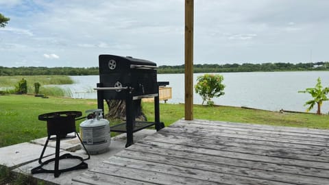 Lakefront - Private Fishing Dock - Ample Parking House in Lakeland