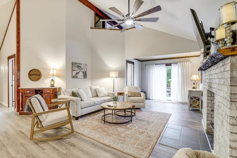 Near Bella Vista Trails and Elk River Family Home! House in Ozark Mountains