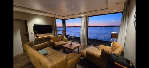 Natural landscape, Living room, Seating area, Evening entertainment, Lake view