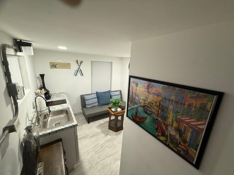 Seabreeze Tiny Cottage Apartment in Hypoluxo