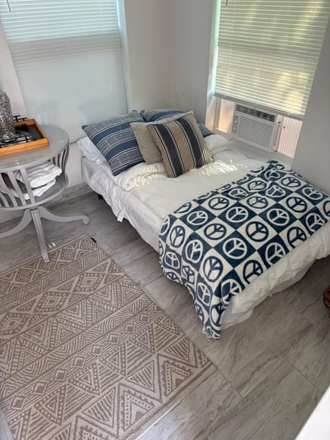 Seabreeze Tiny Cottage Apartment in Hypoluxo