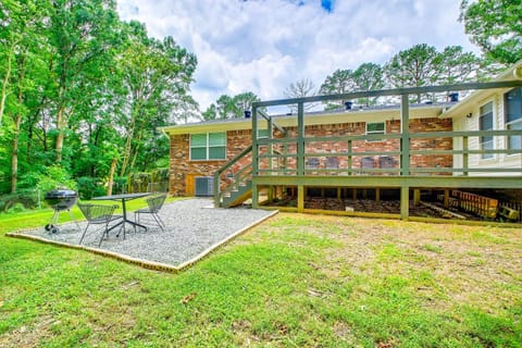 6 Mi to Dtwn Hot Springs Abode with Yard! House in Hot Springs