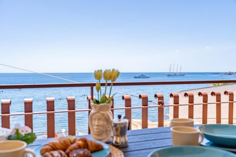 Day, Balcony/Terrace, Dining area, Sea view