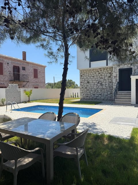 Garden, Swimming pool