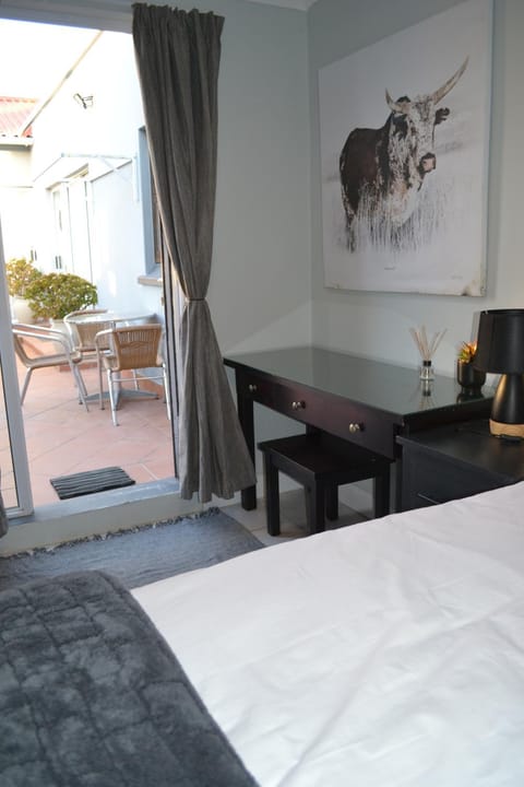 Seating area, Bedroom