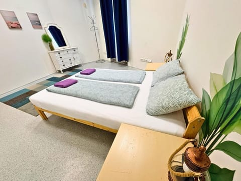 Bed, Photo of the whole room, Decorative detail, Bedroom, Area and facilities, Area and facilities, towels, towels, wardrobe