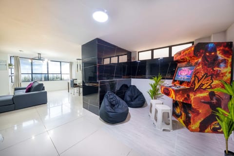 Game Room, Living room, Dining area