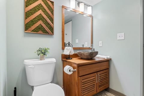 Downtown Loft l Cleveland l Parking l Cafe Apartment in Cleveland Heights