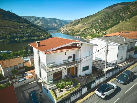 Property building, Swimming pool, Breakfast, Location