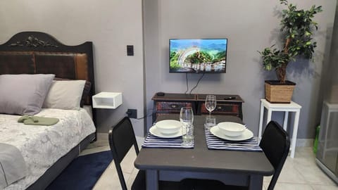 Dining area, Bedroom