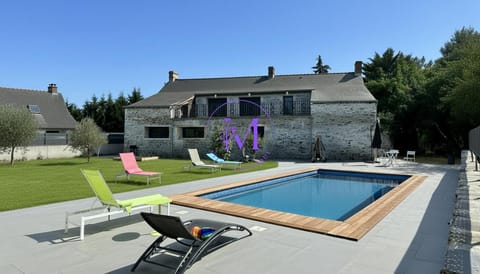 View (from property/room), Garden view, Pool view