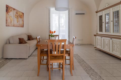 Living room, air conditioner