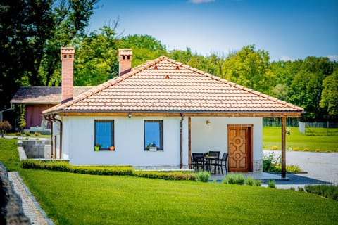 Property building, Day, Natural landscape, Garden