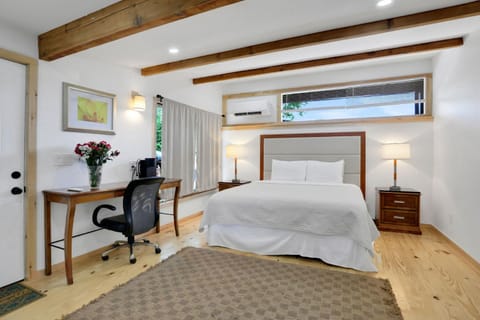 Photo of the whole room, Seating area, Bedroom