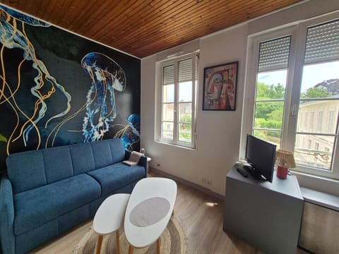 TV and multimedia, Seating area