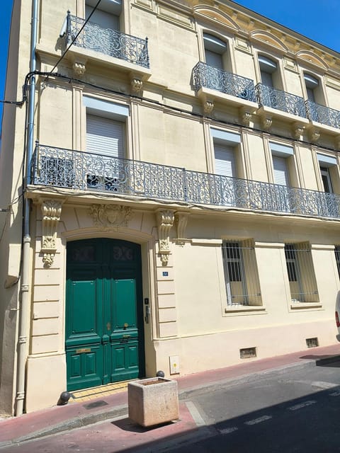 Property building, Facade/entrance, Day