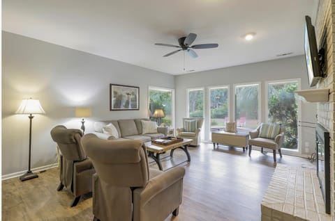 45 Gloucester Rd House in North Forest Beach