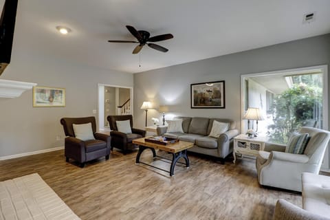 45 Gloucester Rd House in North Forest Beach