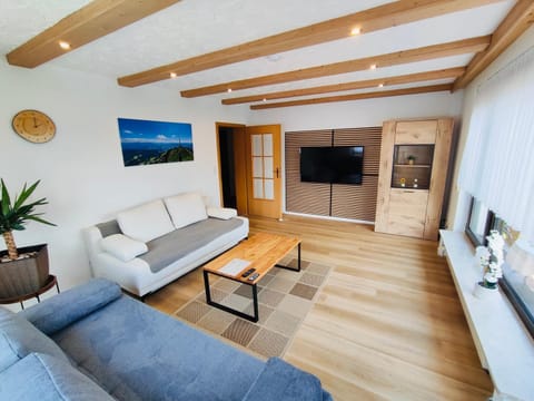 Communal lounge/ TV room, TV and multimedia, Living room, Seating area, Evening entertainment