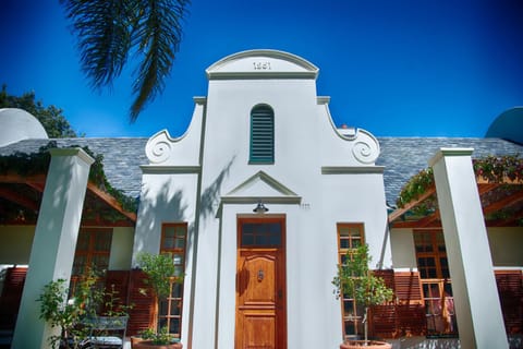 Property building, Facade/entrance