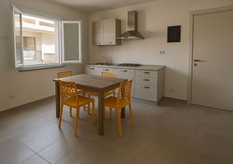 Dining area, kitchen
