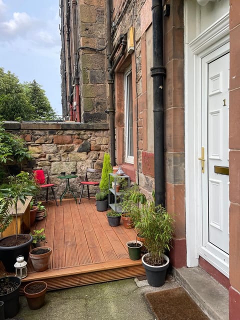 Property building, Garden, Garden, Balcony/Terrace, Balcony/Terrace, Garden view