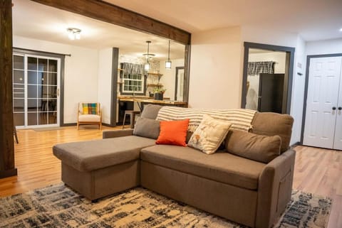 Whiskey Trails Cottage House in Tennessee