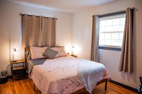 Whiskey Trails Cottage House in Tennessee