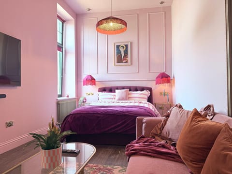 Bed, Living room, Bedroom