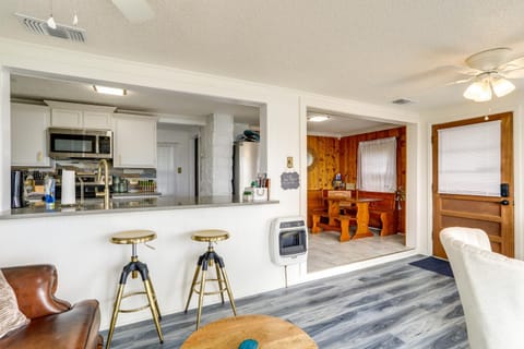 Norfork Lake Views Home with Deck in Henderson House in Norfork Lake