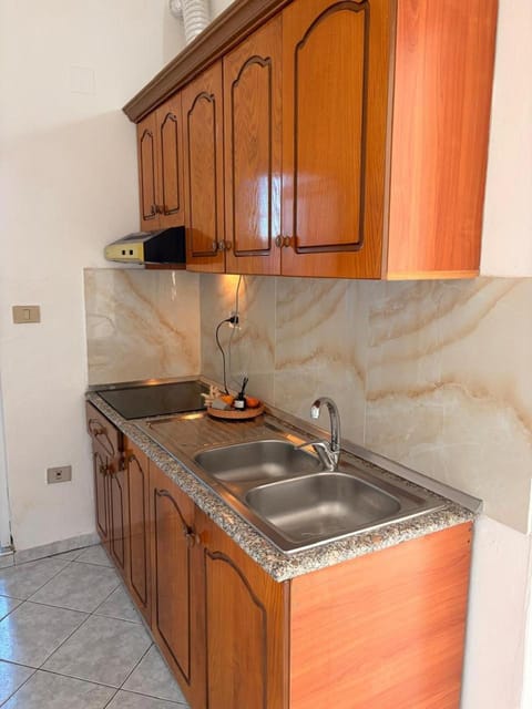 Rena Home House in Vlorë