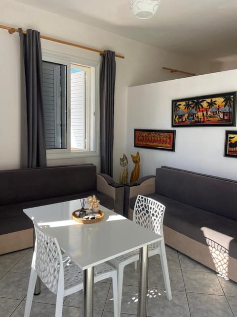 Rena Home House in Vlorë