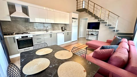 TV and multimedia, Kitchen or kitchenette, Living room, Seating area, Dining area, dishwasher, oven, stove