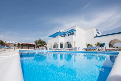 Facade/entrance, Swimming pool