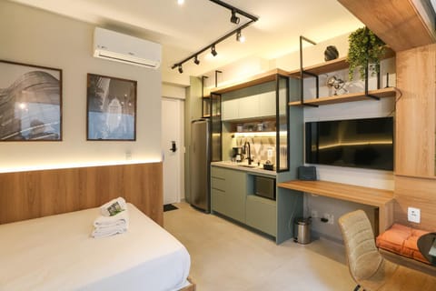 Bed, TV and multimedia, Kitchen or kitchenette, Photo of the whole room, Bedroom, towels, air conditioner