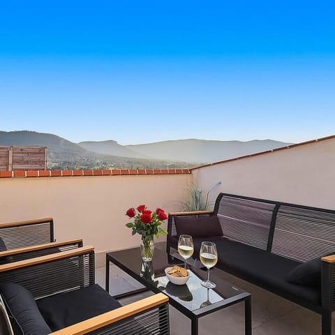 View (from property/room), Balcony/Terrace, Mountain view