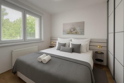 Bed, Photo of the whole room, Bedroom, towels