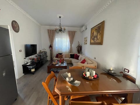 Communal lounge/ TV room, TV and multimedia, Living room, Seating area, Dining area, Evening entertainment