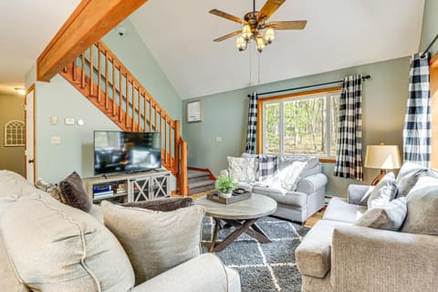 Game Room and Lake Access Albrightsville Escape House in Hickory Run State Park