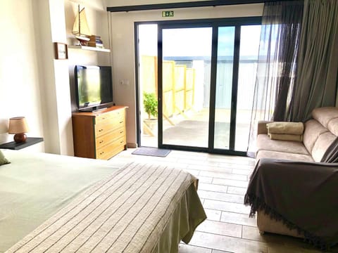 Communal lounge/ TV room, Bed, Living room, Bedroom