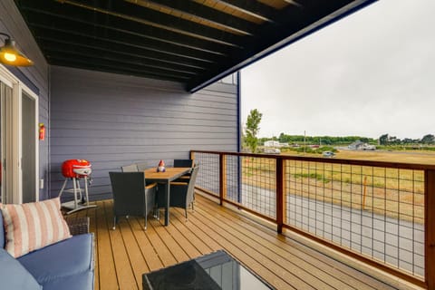 Columbia River Views Spacious Hammond Getaway! House in Hammond