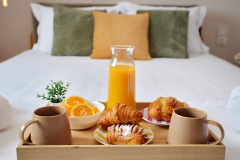 Food and drinks, Decorative detail, Bedroom, Breakfast
