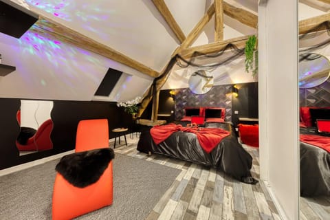 TV and multimedia, Photo of the whole room, Bedroom