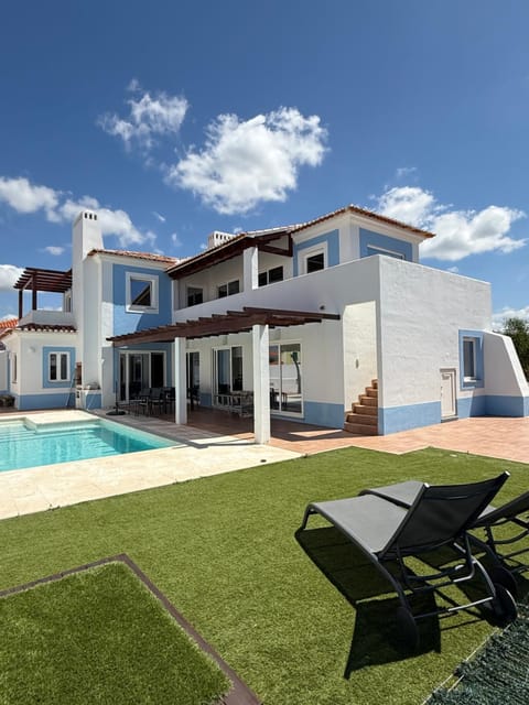 Property building, Pool view, Swimming pool, sunbed