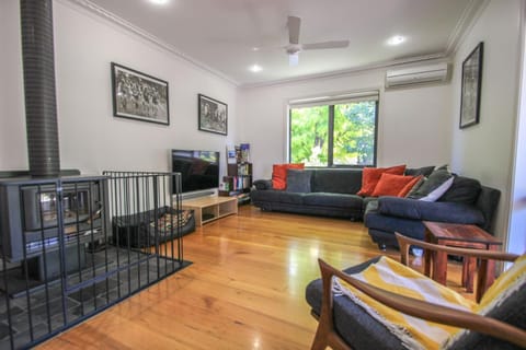 TV and multimedia, Living room, Seating area, fireplace, heating, air conditioner
