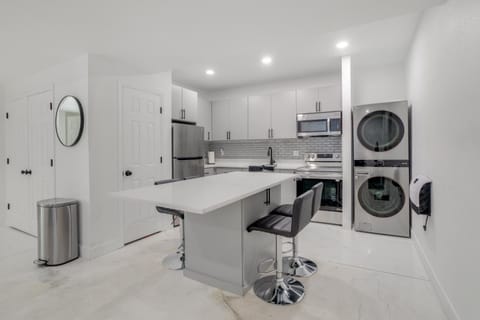 16 Mi to Dtwn Denver Modern Apt with Patio Apartment in Commerce City