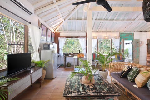 Communal lounge/ TV room, TV and multimedia, Living room, Seating area