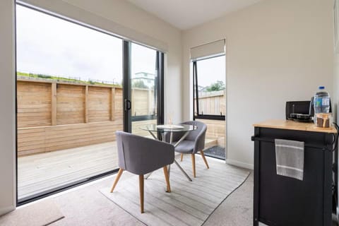 Kitchen or kitchenette, Seating area, Dining area