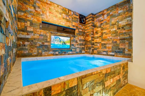 Hot Tub, Pool view, Swimming pool