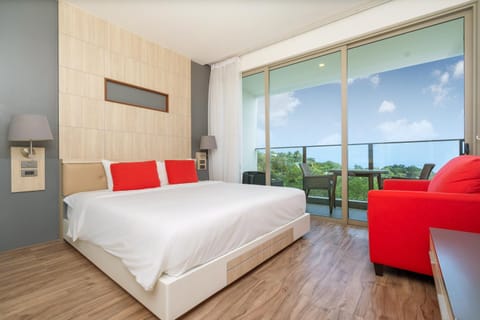 Bed, View (from property/room), Living room, Photo of the whole room, Seating area, Bedroom